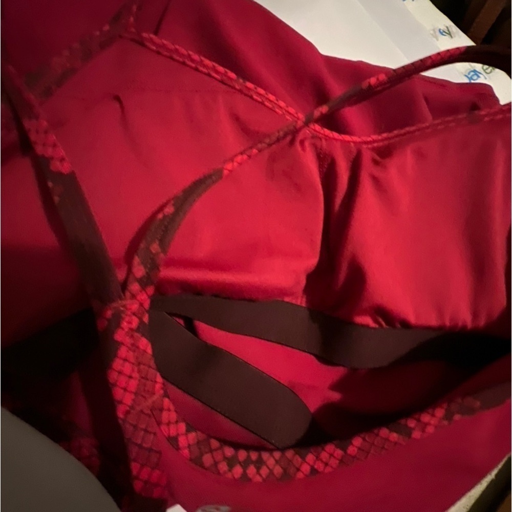Lululemon Yoga Power Y Tank Top Deep Red Size 8 Built-In Bra Activewear EUC - Picture 2 of 6